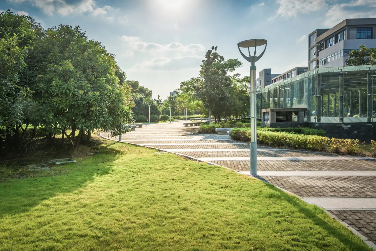 Les tendances actuelles du mobilier urbain pour une ville moderne.